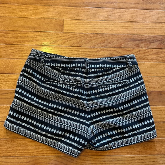 Loft Black & White Aztec Print Tribal Shorts Size 4 - Picture 4 of 11